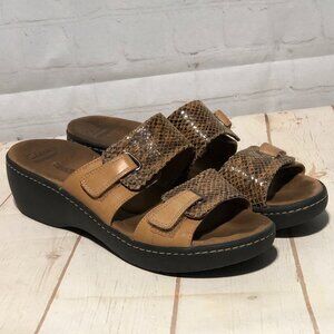 Clarks Women's Delana Fenela Slide Light Tan Snake